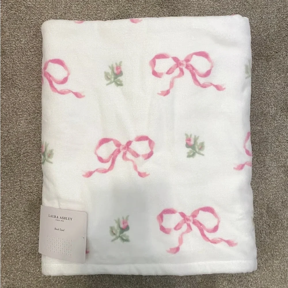 LAURA ASHLEY COQUETTE BOWS & FLORAL BEACH TOWEL (91 c x 173 cm)